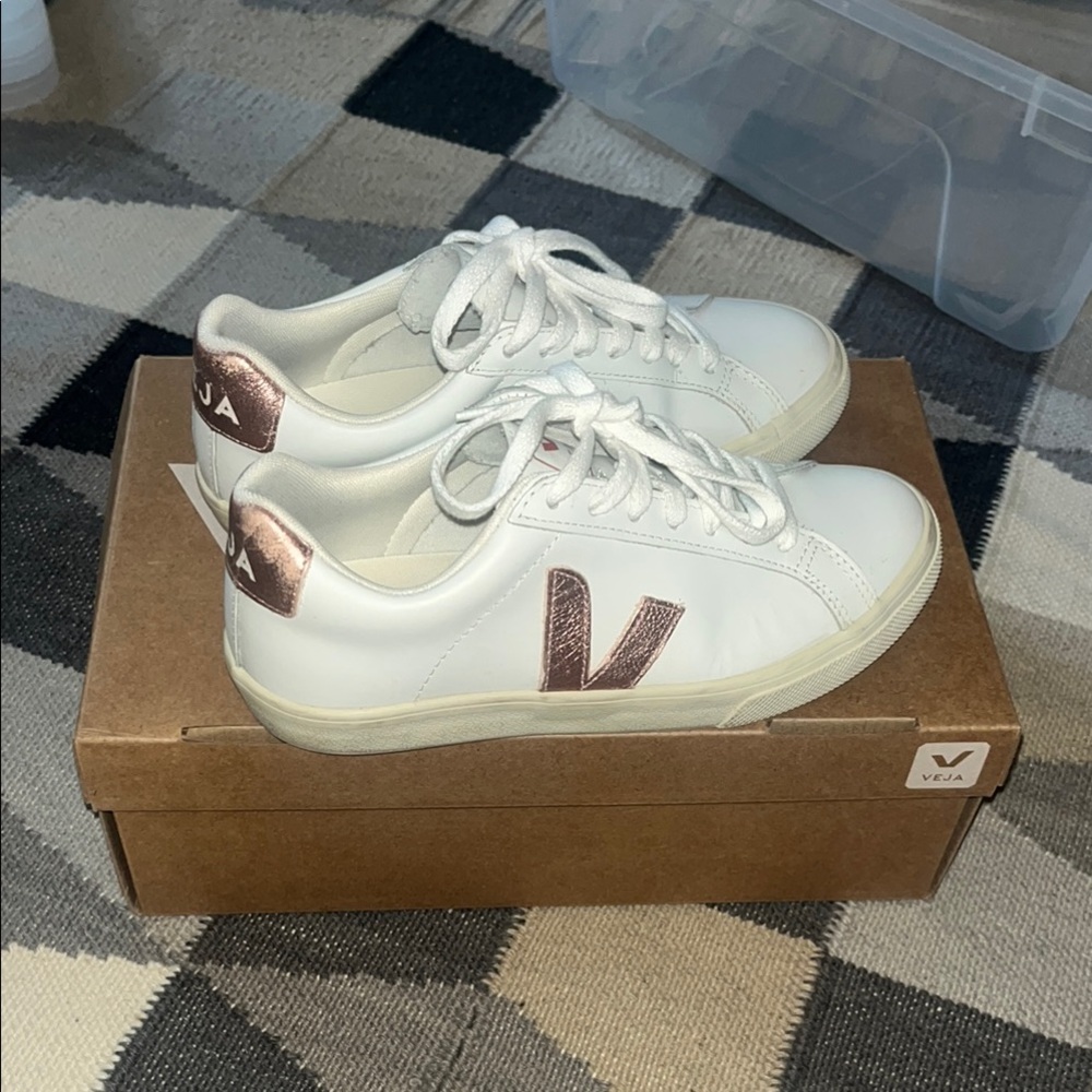 Veja Esplar Logo Sneakers 35